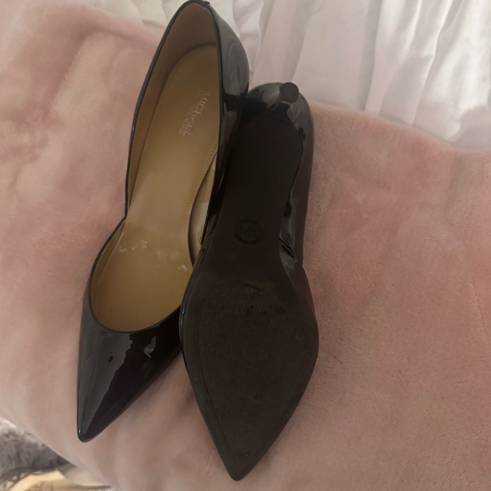 Michael Kors Glossy Navy Blue Pointed Heels